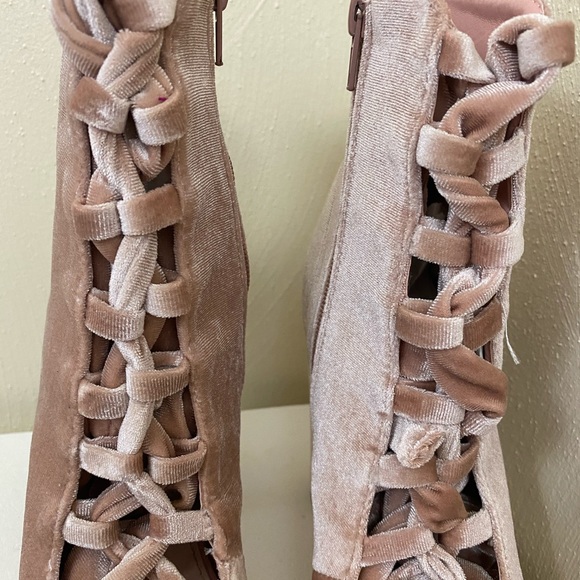 Just Fab Suede Ankle Boots. Mauve color. Sz 8. - Picture 5 of 11